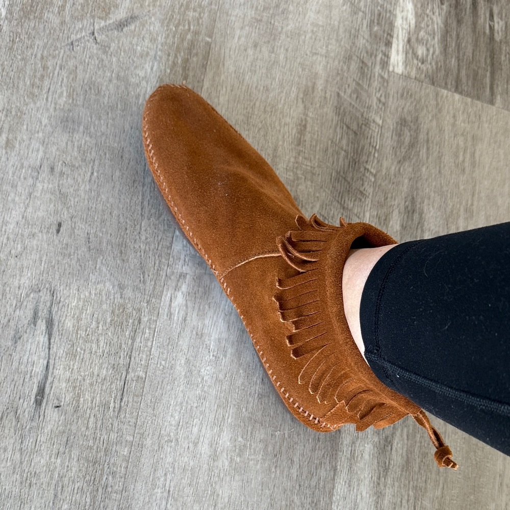 Minnetonka Brown Suede Ankle Booties